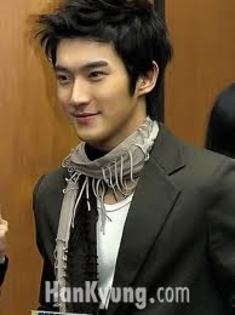 =Choi Siwon&hl=ro&noj=1&prmd=imvnslce=univ&sa= - Choi Siwon