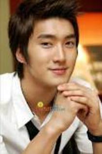 =Choi Siwon&hl=ro&noj=1&prmd=imvnslource=univ&sa= - Choi Siwon