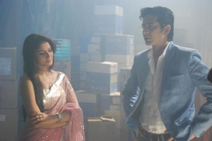 215024_255691417782854_109723285713002_960835_3081046_n - GEET Hui Sabse Parayi Picture Gallery I