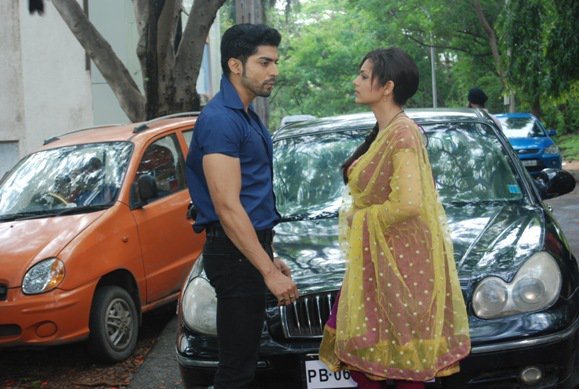 270019_236179019734094_109723285713002_884946_6721696_n - GEET Hui Sabse Parayi Picture Gallery II