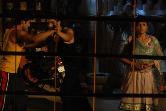 254961_222972577721405_109723285713002_839435_6289059_n - GEET Hui Sabse Parayi Picture Gallery II