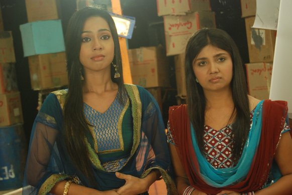 254961_222972604388069_109723285713002_839437_6838423_n - GEET Hui Sabse Parayi Picture Gallery II