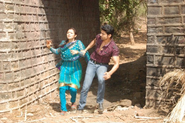 227773_217309348287728_109723285713002_798402_7609648_n - GEET Hui Sabse Parayi Picture Gallery II