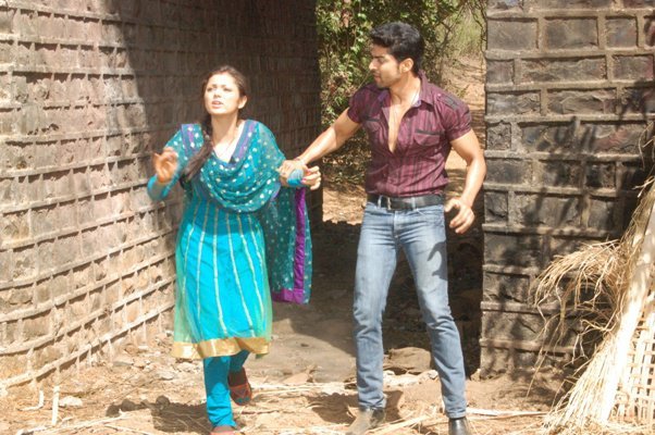 227773_217309361621060_109723285713002_798403_7159122_n - GEET Hui Sabse Parayi Picture Gallery II