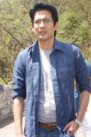 228180_217309528287710_109723285713002_798413_3674511_n - GEET Hui Sabse Parayi Picture Gallery II