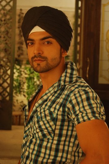 246934_219080811443915_109723285713002_809965_6551715_n - GEET Hui Sabse Parayi Picture Gallery II