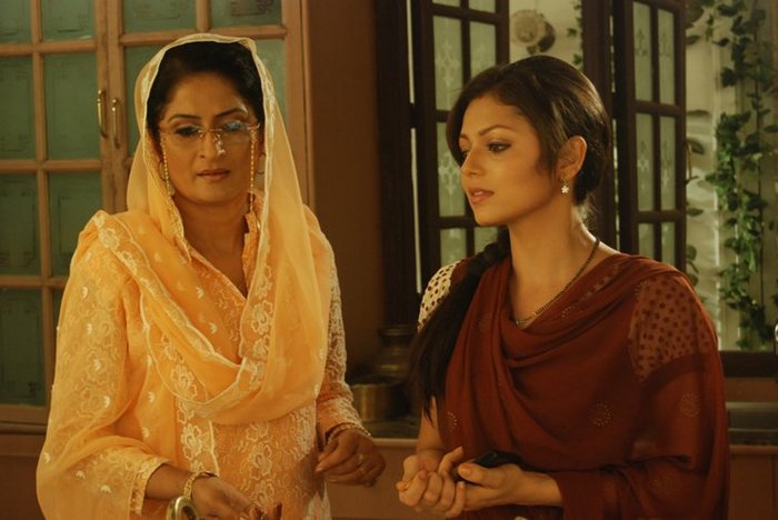 246934_219080888110574_109723285713002_809970_3185834_n - GEET Hui Sabse Parayi Picture Gallery II