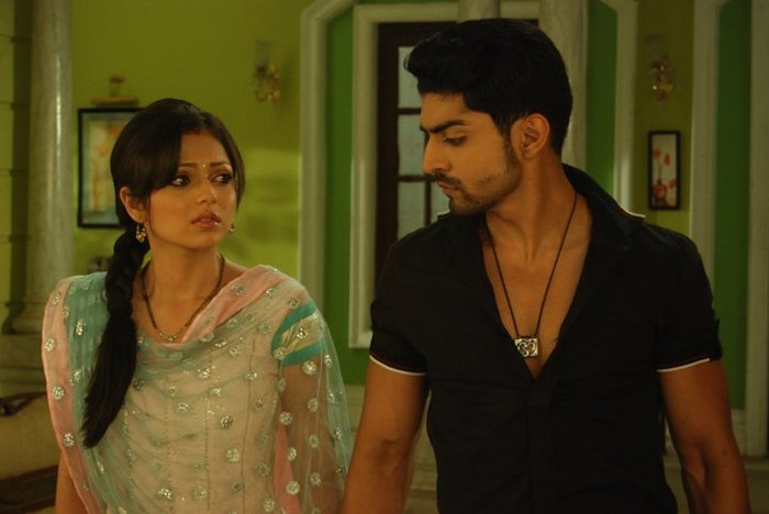 247952_220063714678958_109723285713002_816729_1046915_n - GEET Hui Sabse Parayi Picture Gallery II