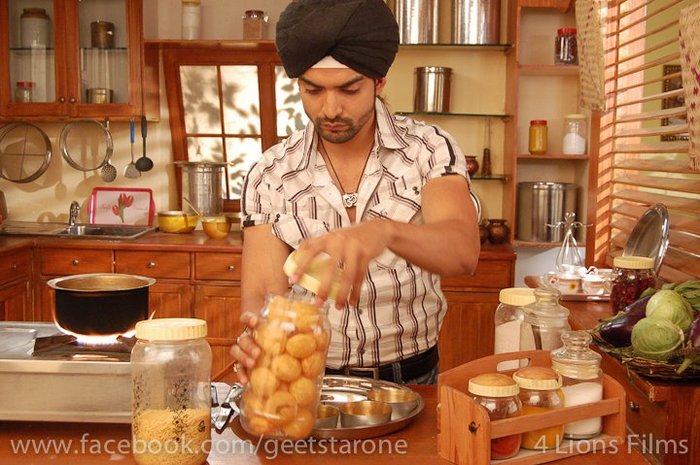 206284_208530152498981_109723285713002_735852_6233373_n - GEET Hui Sabse Parayi Picture Gallery II