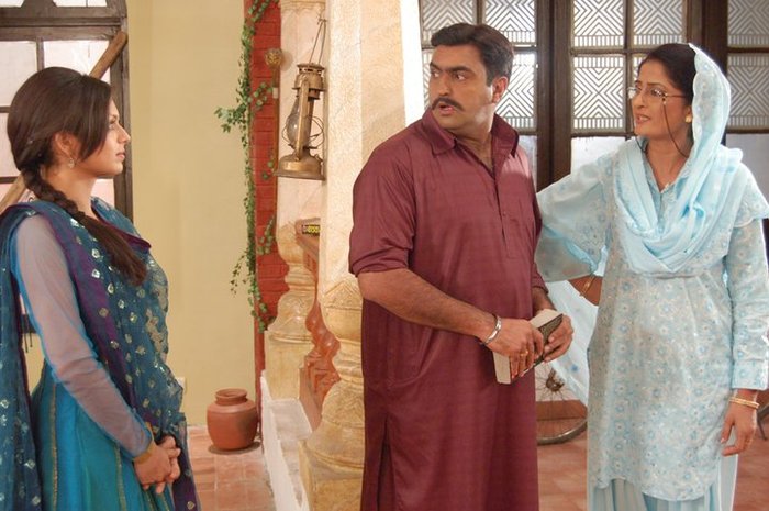 207491_206719146013415_109723285713002_720460_7996747_n - GEET Hui Sabse Parayi Picture Gallery III