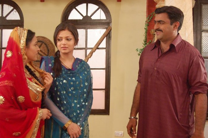 207491_206719159346747_109723285713002_720461_3578599_n - GEET Hui Sabse Parayi Picture Gallery III