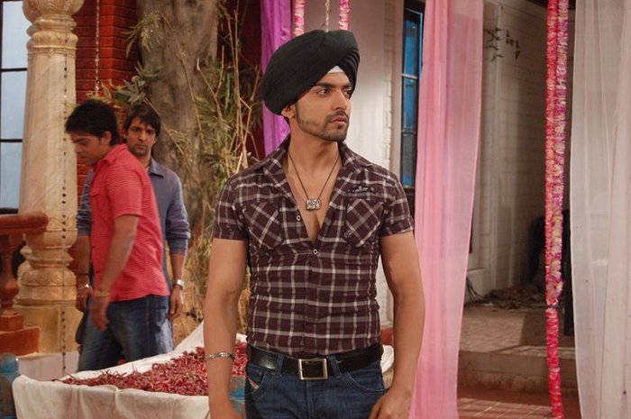 215814_207716812580315_109723285713002_728357_4837502_n - GEET Hui Sabse Parayi Picture Gallery III