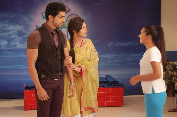 183351_200416629977000_109723285713002_677403_6491986_n - GEET Hui Sabse Parayi Picture Gallery III