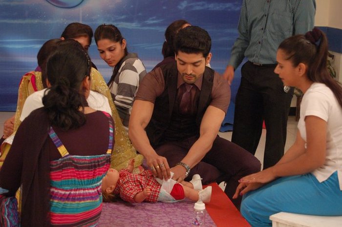 183351_200416829976980_109723285713002_677412_1546037_n - GEET Hui Sabse Parayi Picture Gallery III