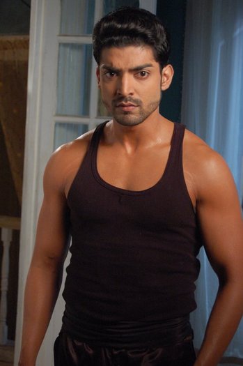 188965_198119183540078_109723285713002_663647_7245913_n - GEET Hui Sabse Parayi Picture Gallery III