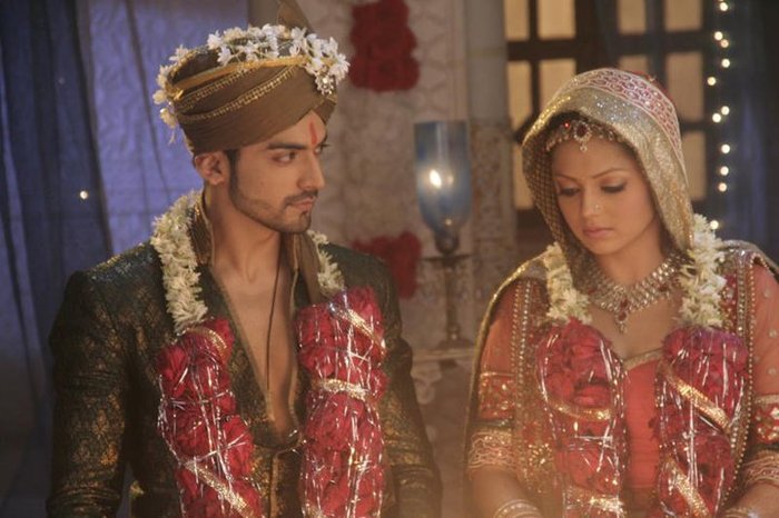 163131_188317481186915_109723285713002_600680_5912121_n - GEET Hui Sabse Parayi Picture Gallery III