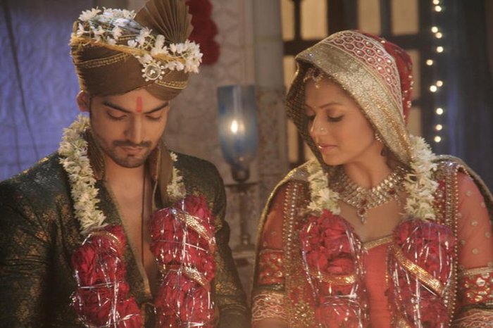 163131_188317541186909_109723285713002_600684_3055971_n - GEET Hui Sabse Parayi Picture Gallery III