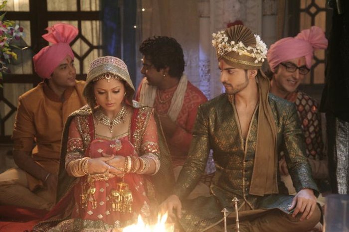 164742_188317404520256_109723285713002_600675_4248539_n - GEET Hui Sabse Parayi Picture Gallery III