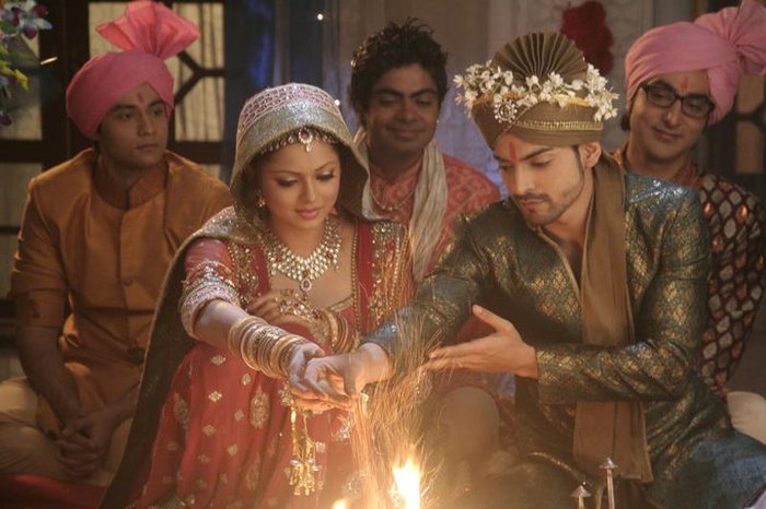 164742_188317427853587_109723285713002_600676_2219712_n - GEET Hui Sabse Parayi Picture Gallery III