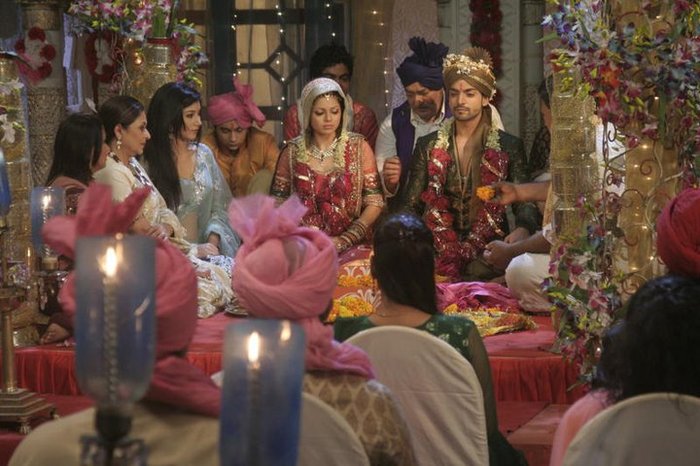 164742_188317511186912_109723285713002_600681_7630913_n - GEET Hui Sabse Parayi Picture Gallery III