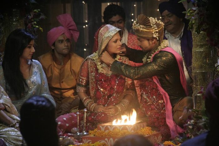 164742_188317534520243_109723285713002_600683_7691999_n - GEET Hui Sabse Parayi Picture Gallery III