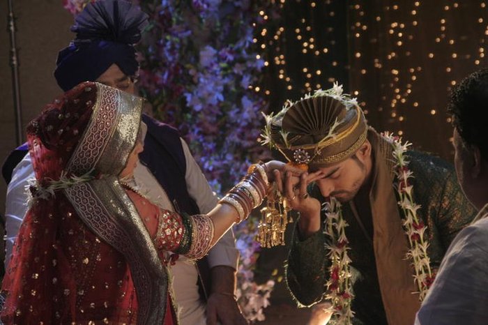 164742_188317681186895_109723285713002_600691_1297432_n - GEET Hui Sabse Parayi Picture Gallery III