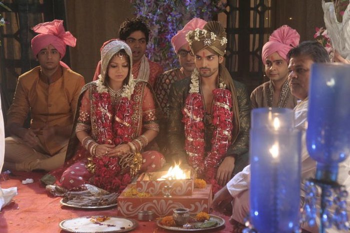 164742_188317711186892_109723285713002_600693_2210831_n - GEET Hui Sabse Parayi Picture Gallery III