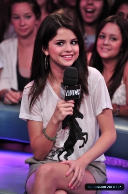 normal_selena-gomez-015