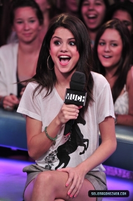 normal_selena-gomez-017