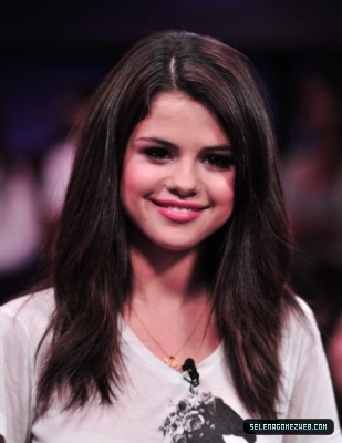 normal_selena-gomez-022