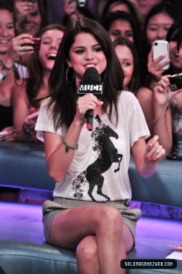 normal_selena-gomez-040