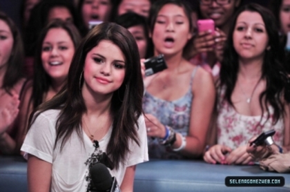 normal_selena-gomez-042