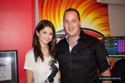 normal_selena-gomez-007