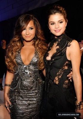 normal_selena-gomez-061