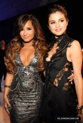 normal_selena-gomez-063