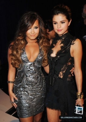normal_selena-gomez-073 - 08-28-11 2011 MTV Video Music Awards