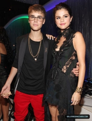 normal_selena-gomez-104 - 08-28-11 2011 MTV Video Music Awards