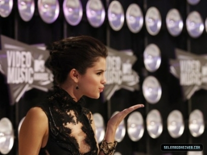 normal_selena-gomez-152