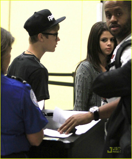 bieber-gomez-airport-05 - Justin Bieber and Selena Gomez LAX Airport Arrival