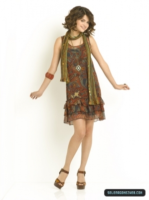 normal_selena-gomez-21