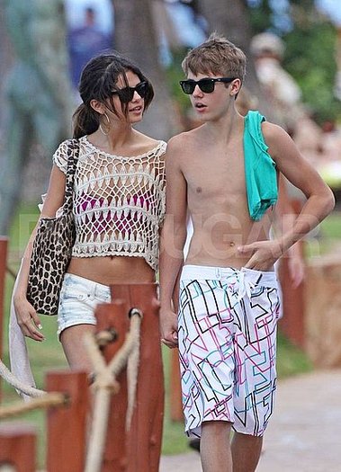 004tgs3t - Selena and Justin