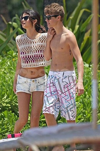 004thshx - Selena and Justin