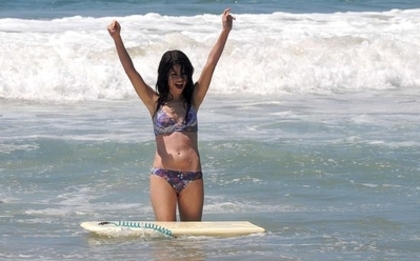 normal_selenafan05 - Hanging out with Family and Friends at the Beach