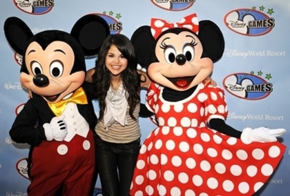 normal_selenafan04 - Disney Channel Games 2008 Red Carpet