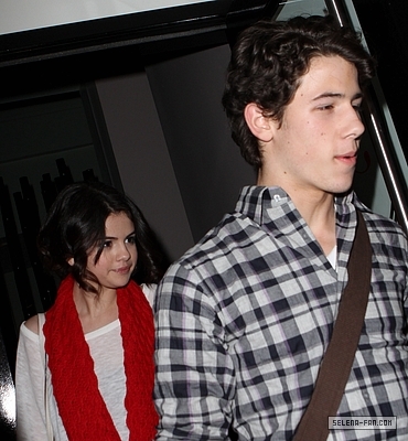 normal_001 - FEBRUARY 2ND - Has dinner with Nick Jonas at Philippe Chow