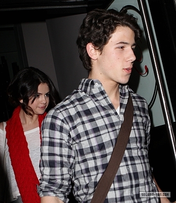 normal_006 - FEBRUARY 2ND - Has dinner with Nick Jonas at Philippe Chow