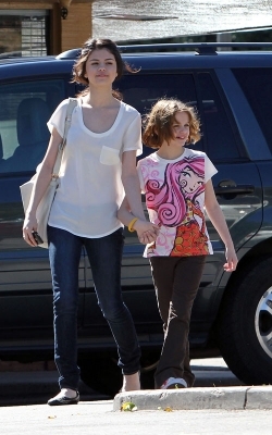 normal_007 - FEBRUARY 28TH - Out for Breakfast with Joey King