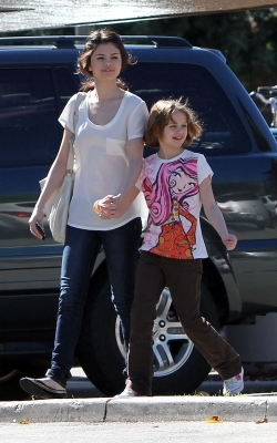 normal_010 - FEBRUARY 28TH - Out for Breakfast with Joey King