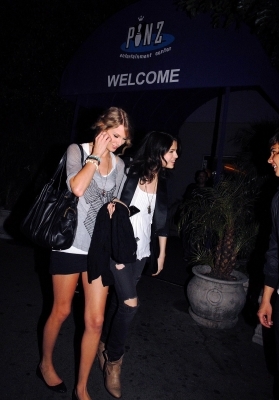 normal_003 - MARCH 23RD - At Pinz Bowling Alley in LA with Taylor Swift