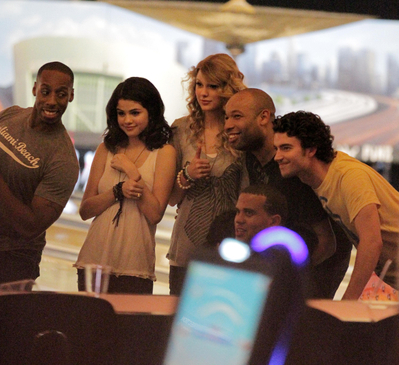 normal_021 - MARCH 23RD - At Pinz Bowling Alley in LA with Taylor Swift